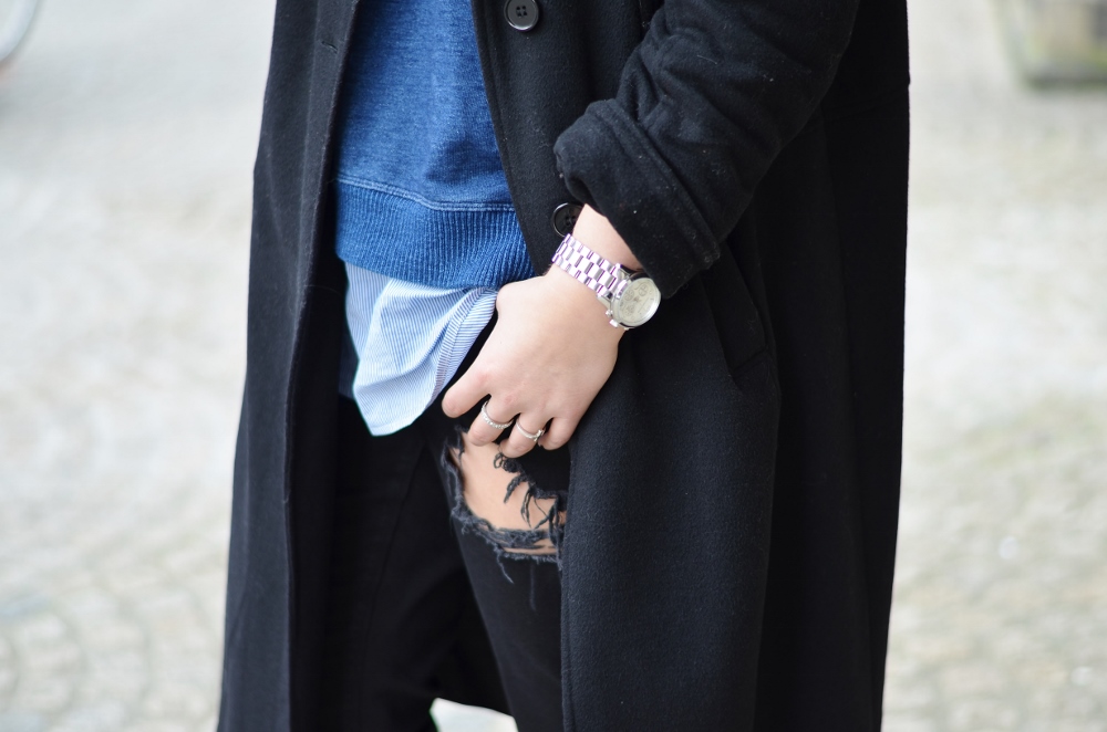 OUTFIT BOYFRIEND JEANS RIPPED OVERSIZED COAT NIKE AIR MAX 1